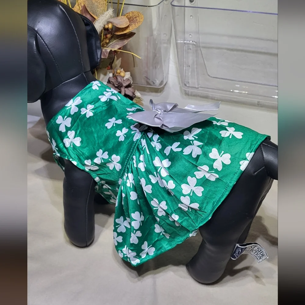 Green St. Patrick's Day Themed Dog/Pet Dress Costume w/ a Bow Size Medium- NWOT